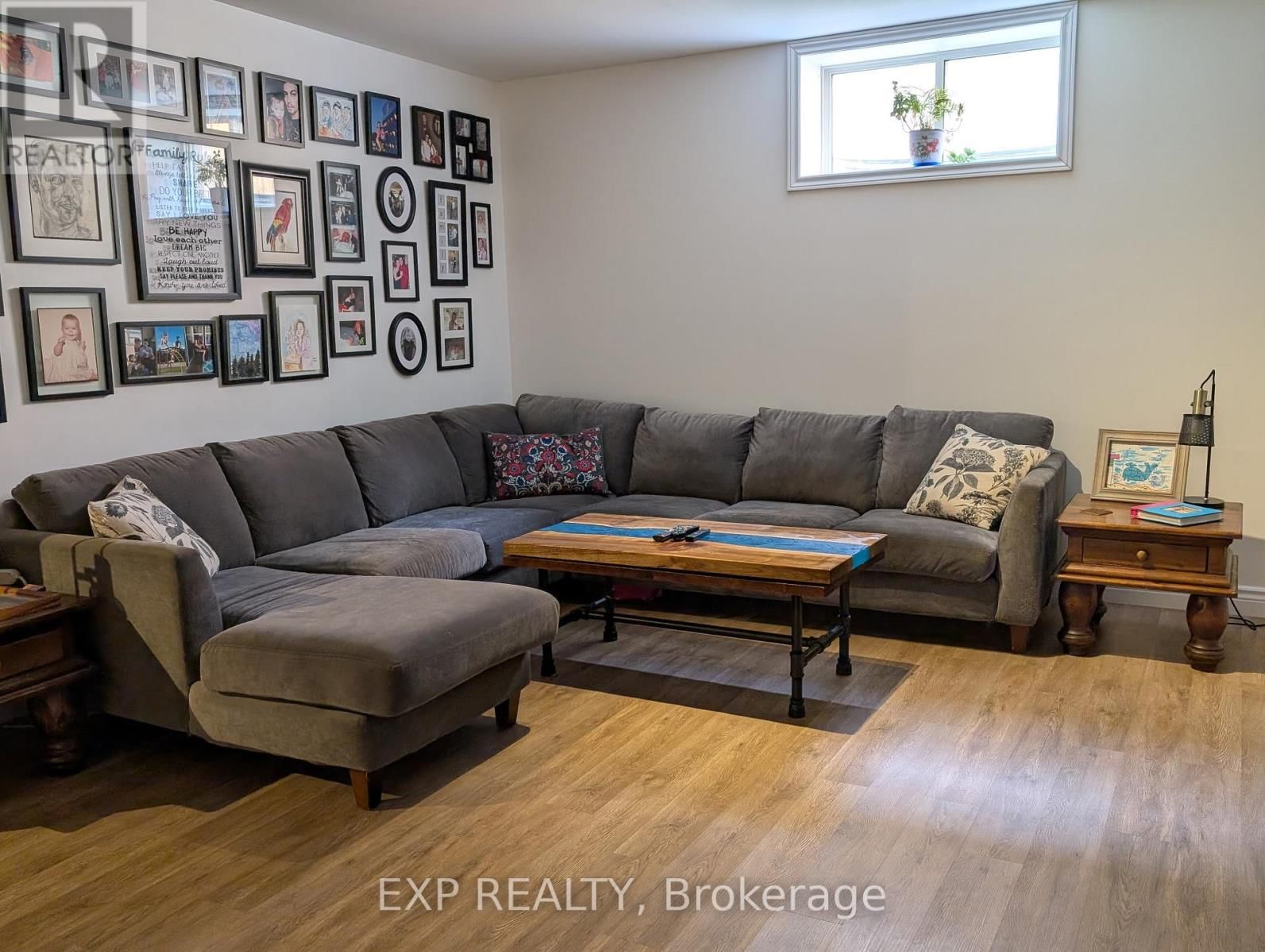 83 ESSEX DRIVE NORTH Image 22