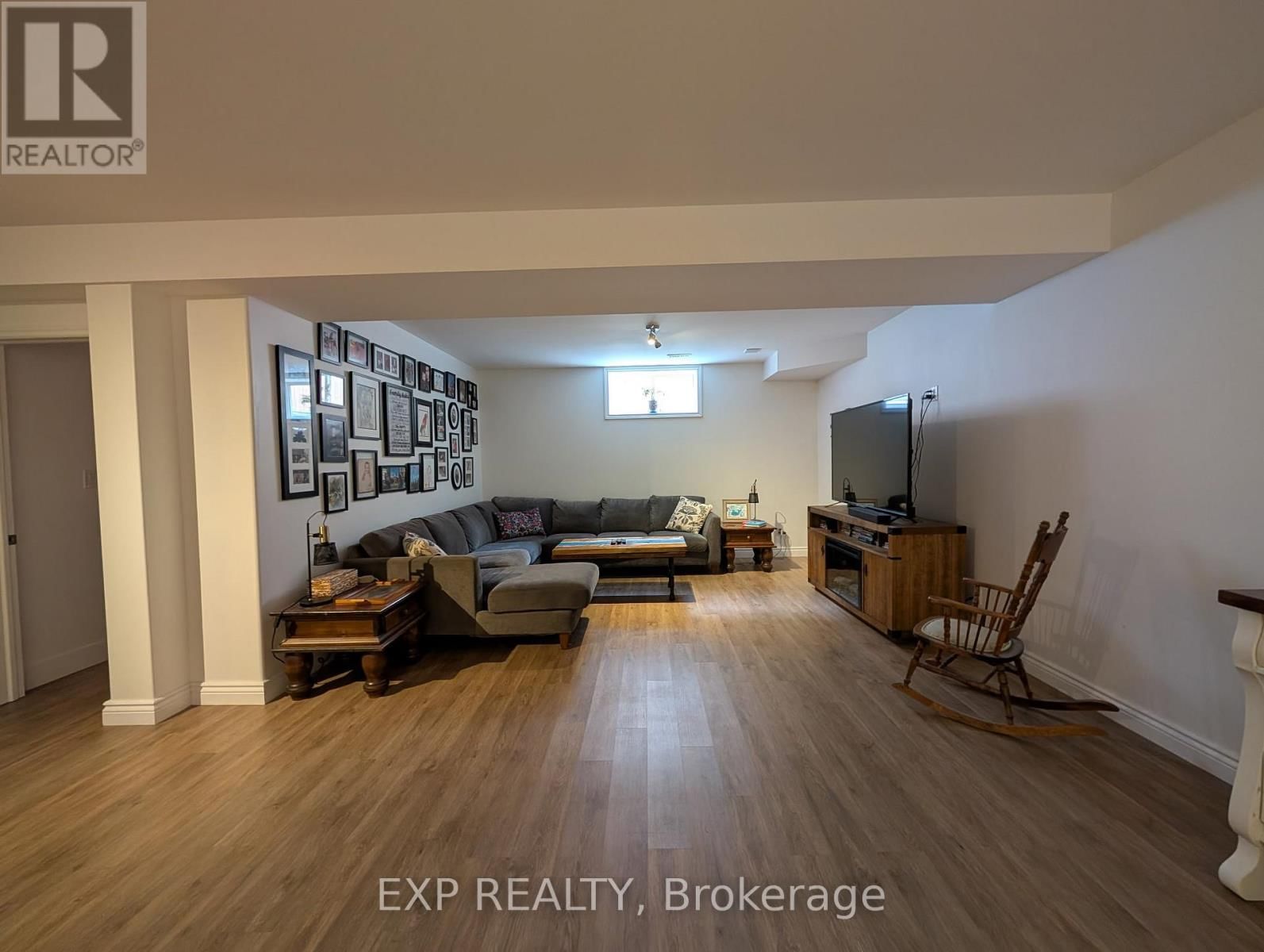 83 ESSEX DRIVE NORTH Image 23