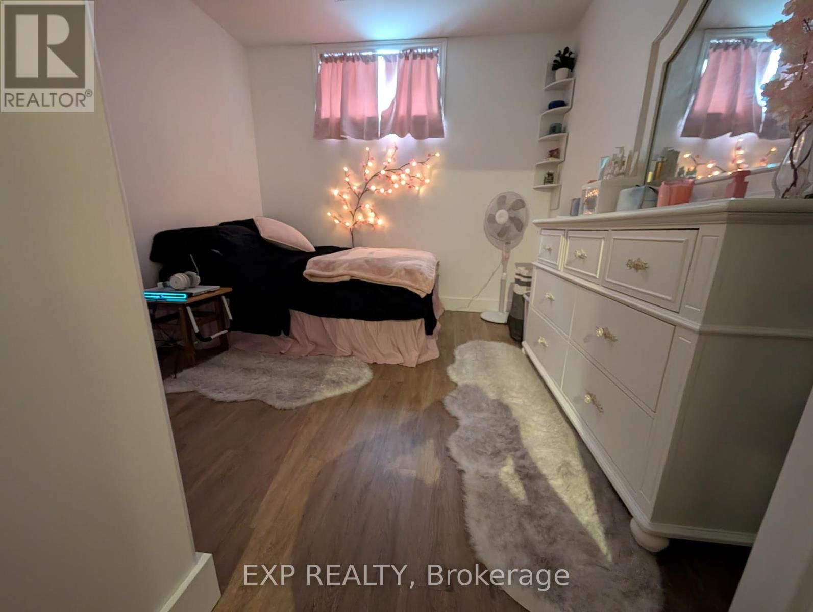 83 ESSEX DRIVE NORTH Image 24