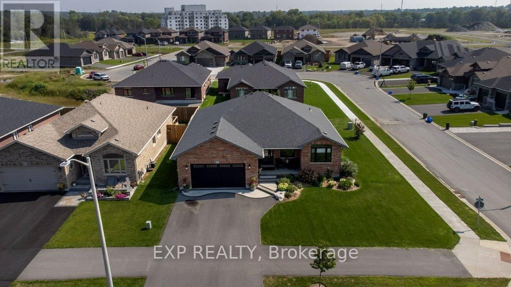 83 ESSEX DRIVE NORTH Image 3