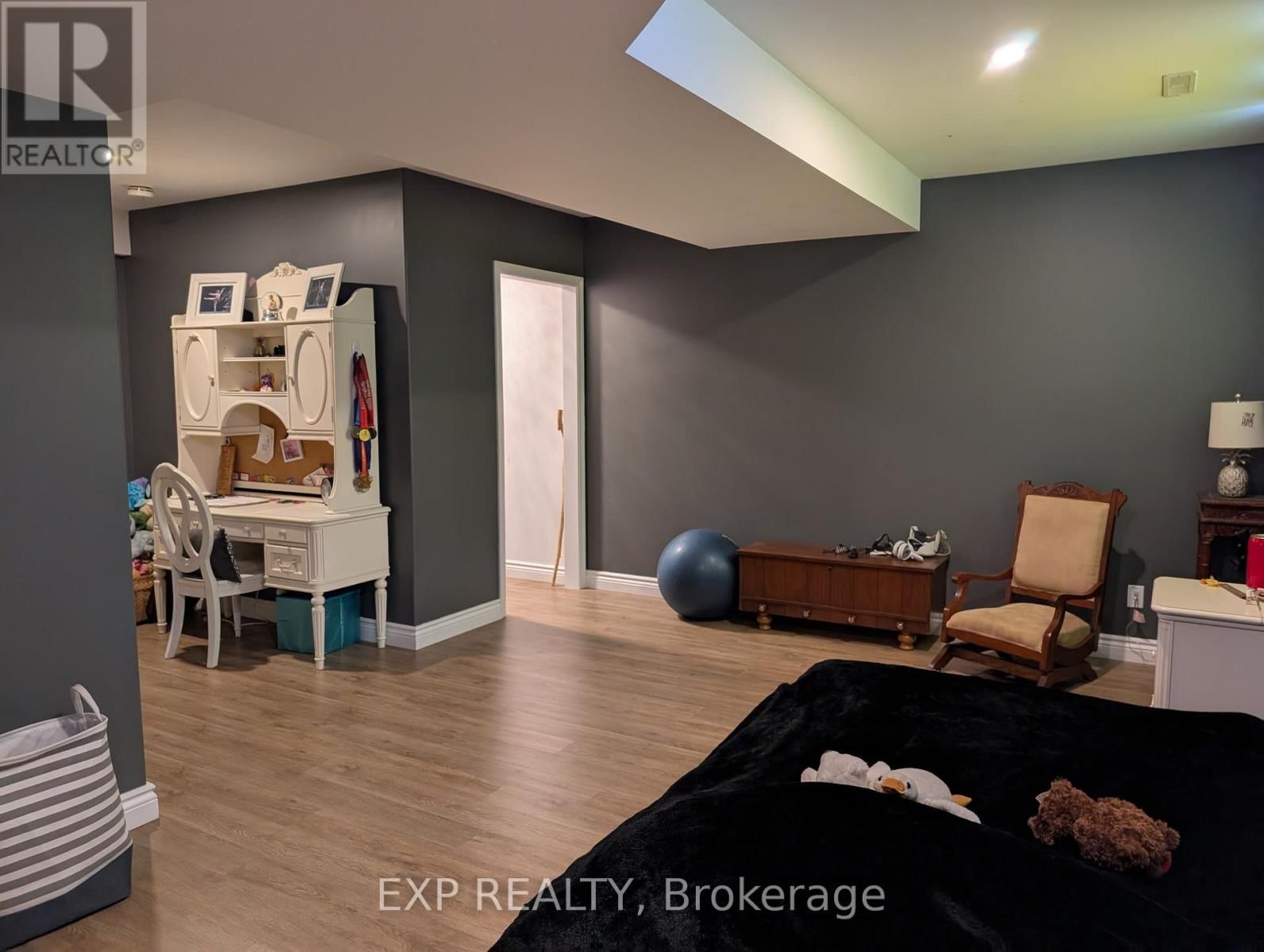 83 ESSEX DRIVE NORTH Image 31
