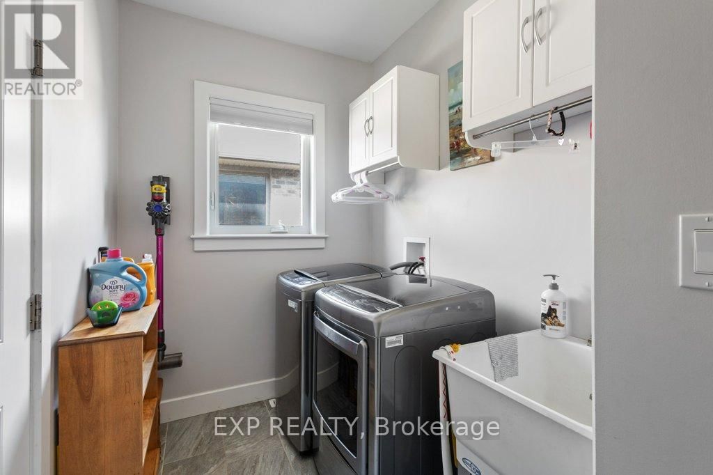 83 ESSEX DRIVE NORTH Image 33
