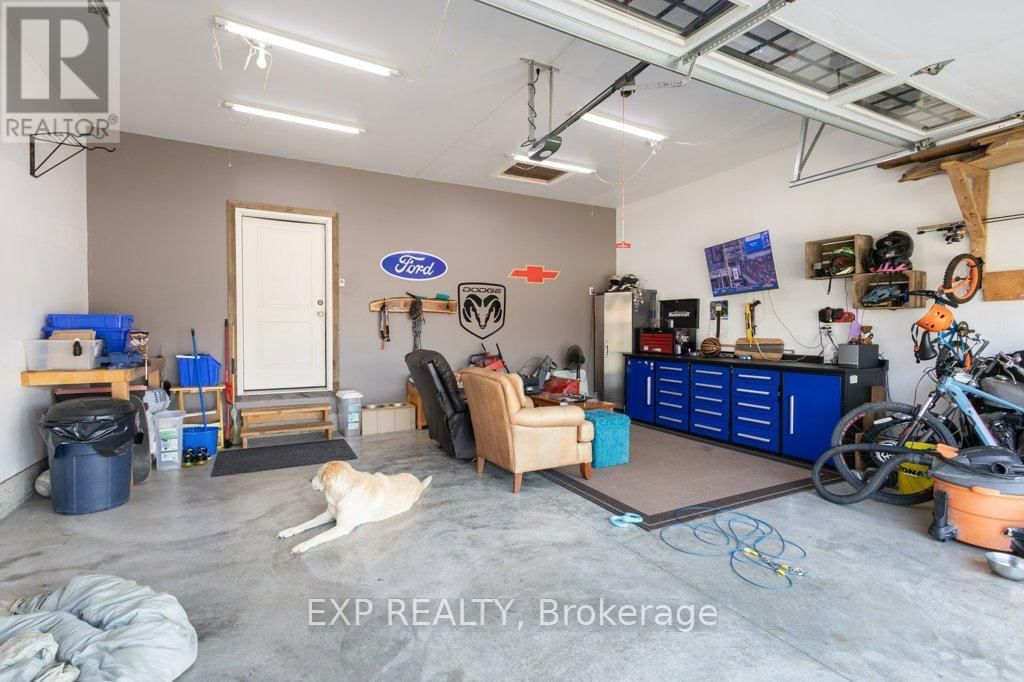83 ESSEX DRIVE NORTH Image 34