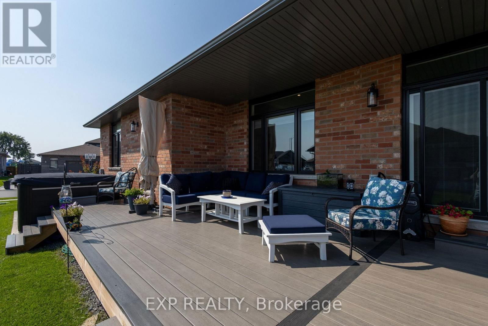 83 ESSEX DRIVE NORTH Image 35
