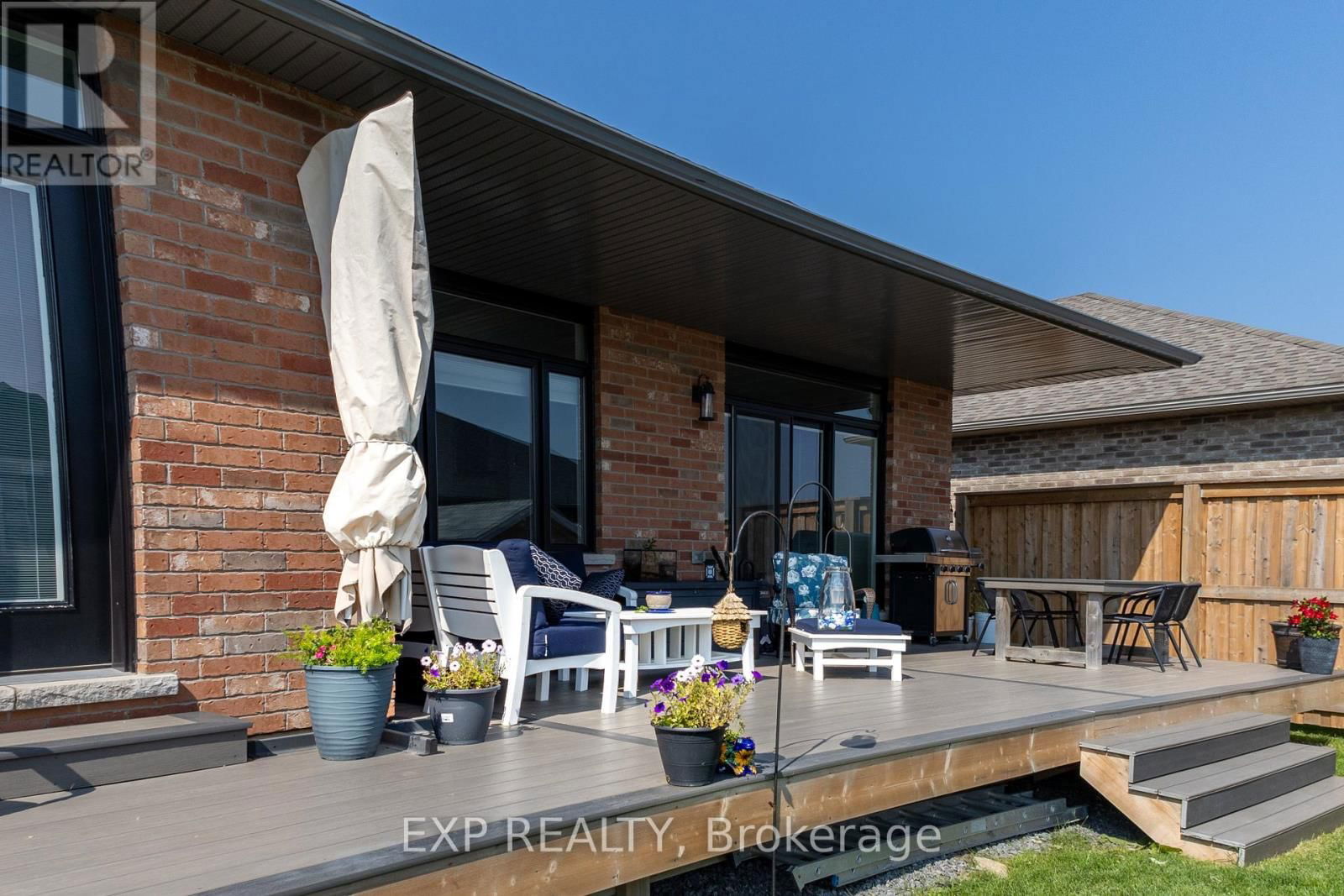83 ESSEX DRIVE NORTH Image 36