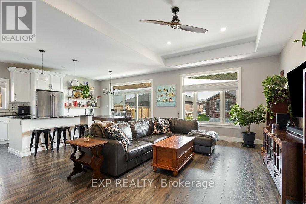 83 ESSEX DRIVE NORTH Image 6
