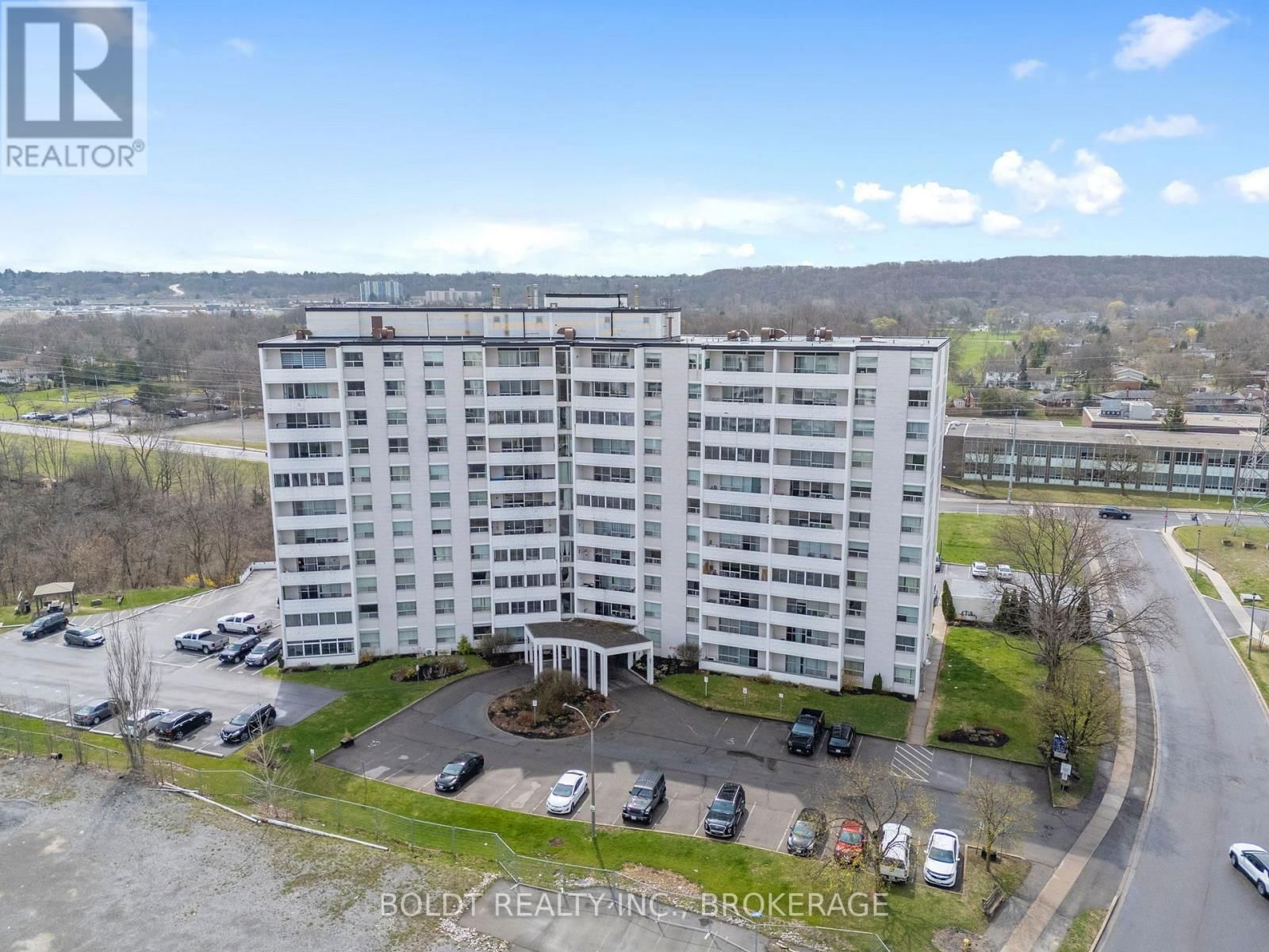 902 - 35 TOWERING HEIGHTS BOULEVARD Image 2
