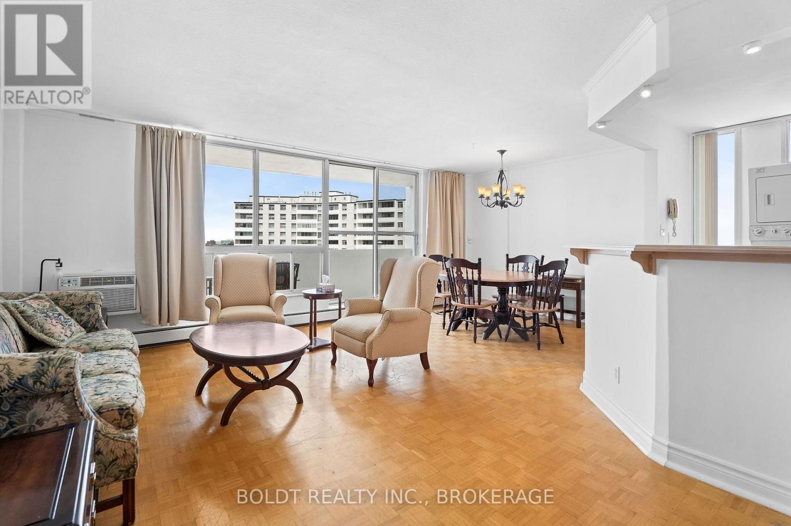 902 - 35 TOWERING HEIGHTS BOULEVARD Image 4