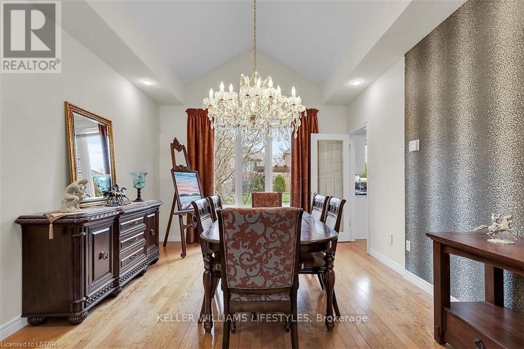 206 AMBLESIDE DRIVE Image 11