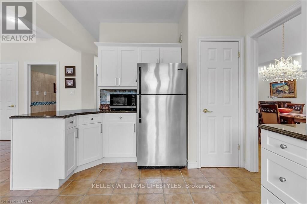 206 AMBLESIDE DRIVE Image 15