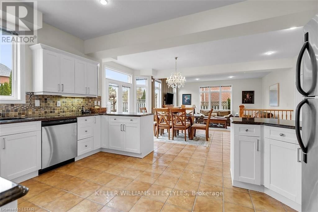 206 AMBLESIDE DRIVE Image 16