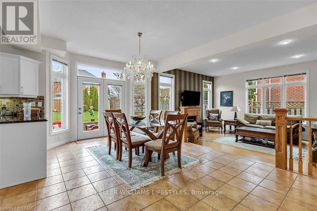 206 AMBLESIDE DRIVE Image 17