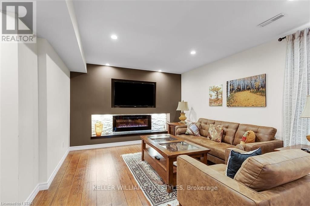 206 AMBLESIDE DRIVE Image 33