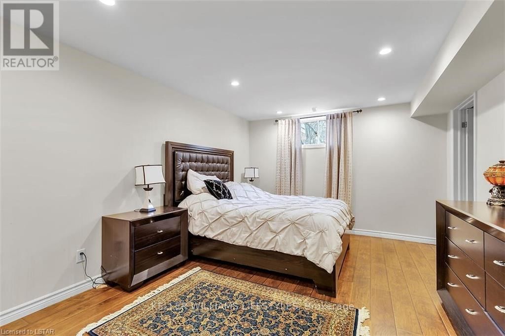 206 AMBLESIDE DRIVE Image 35
