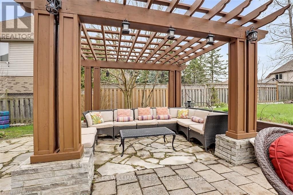 206 AMBLESIDE DRIVE Image 43