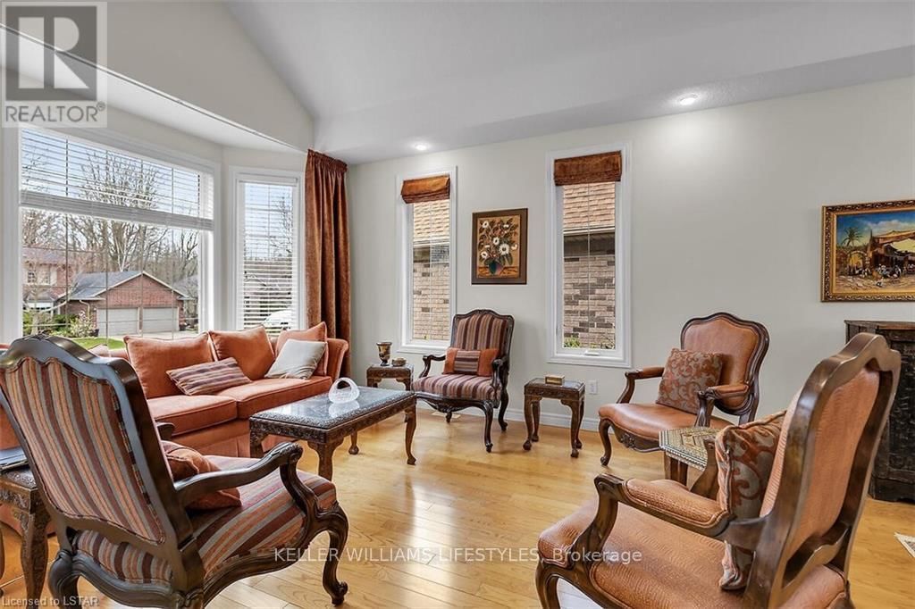 206 AMBLESIDE DRIVE Image 8