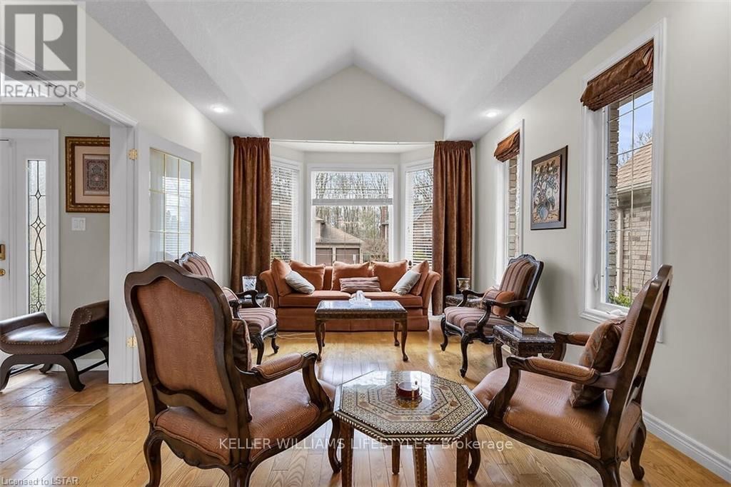206 AMBLESIDE DRIVE Image 9