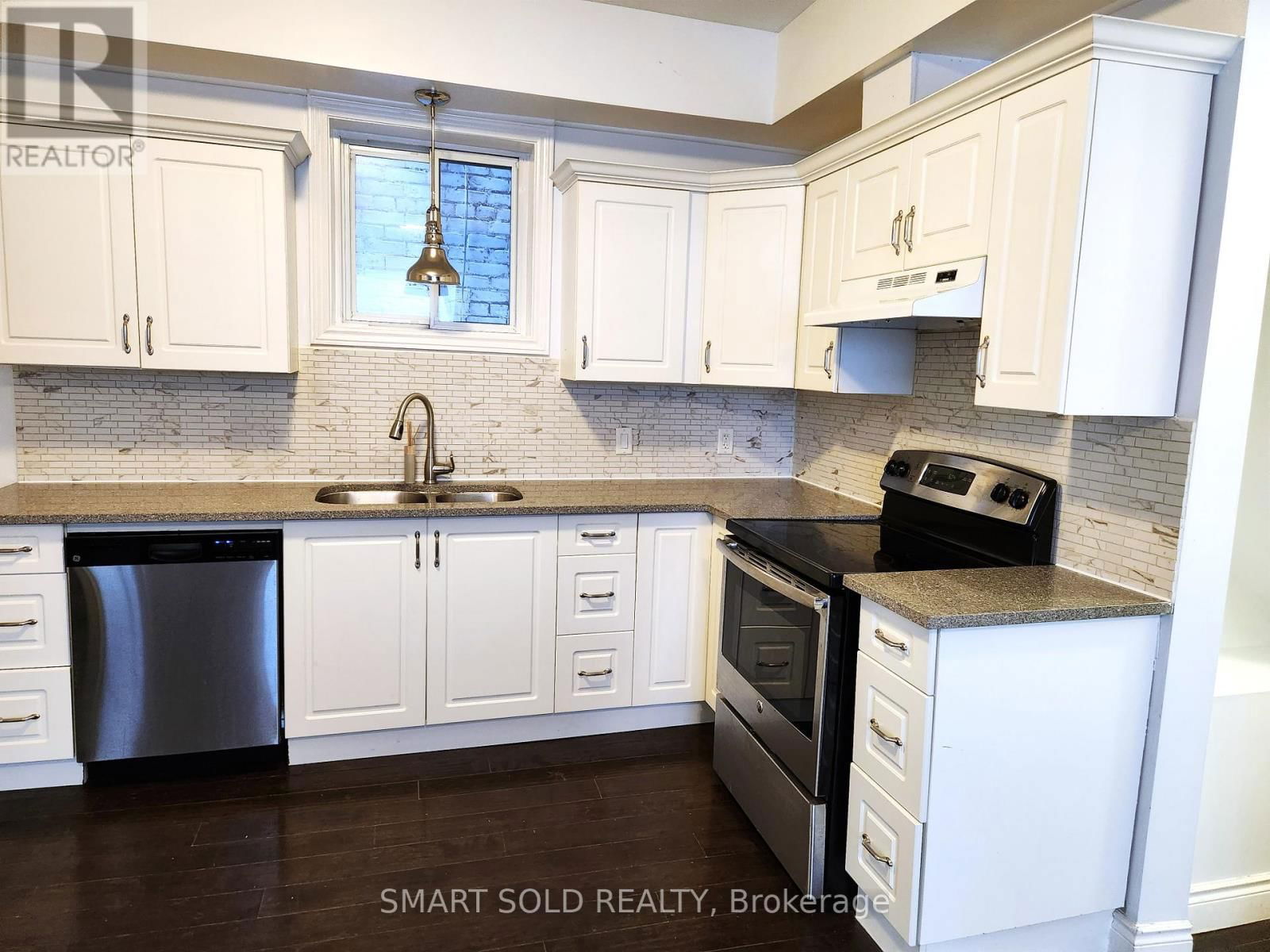 1 - 697 WILSON STREET Image 1