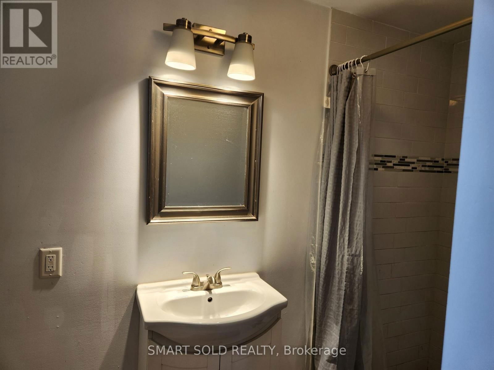 1 - 697 WILSON STREET Image 9