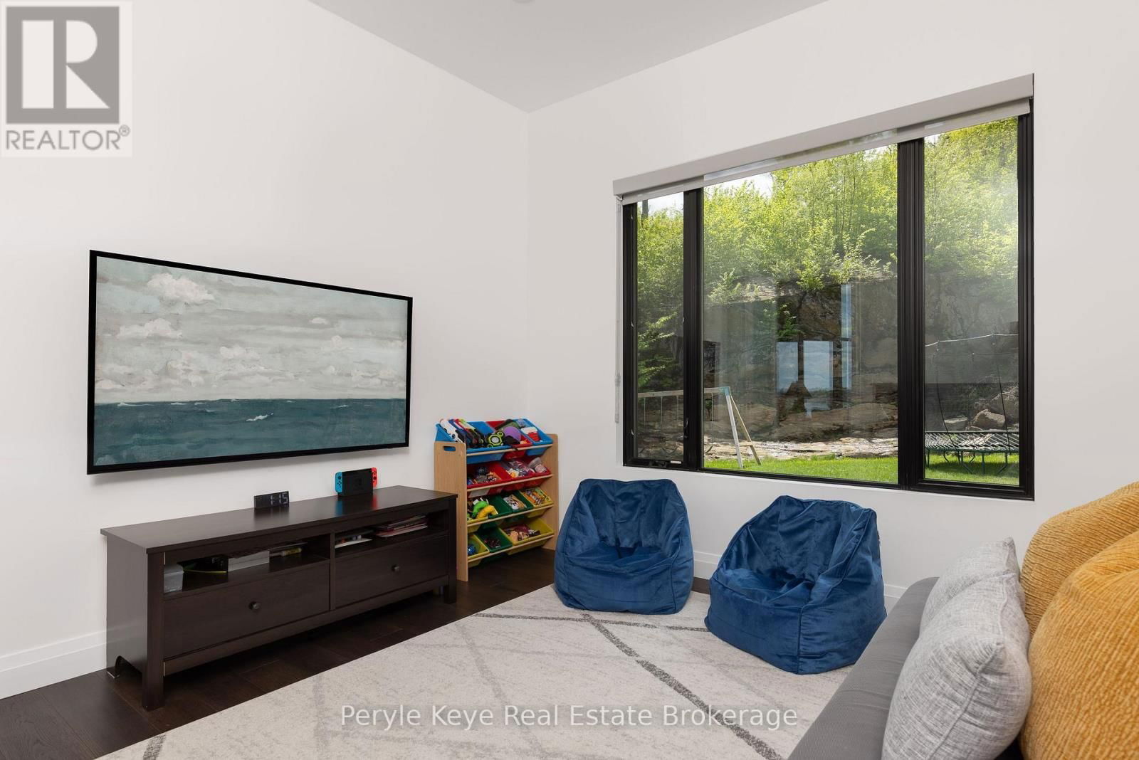 86 CLAREN CRESCENT Image 24