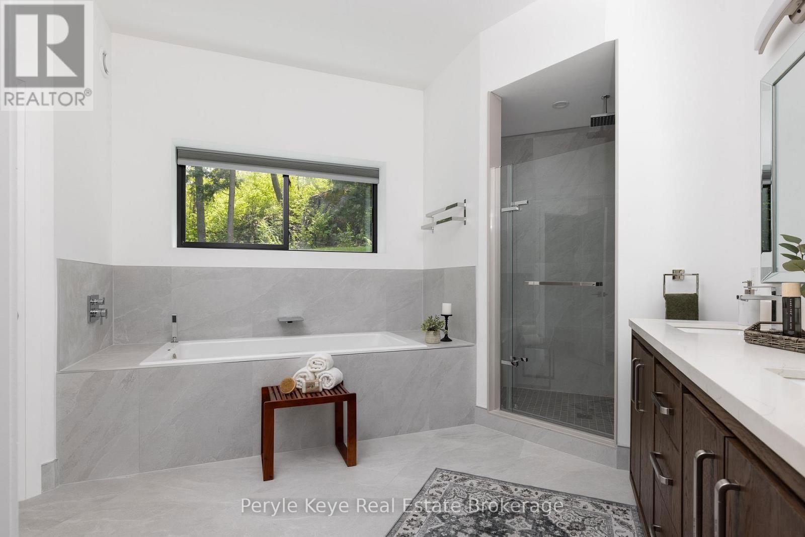 86 CLAREN CRESCENT Image 30