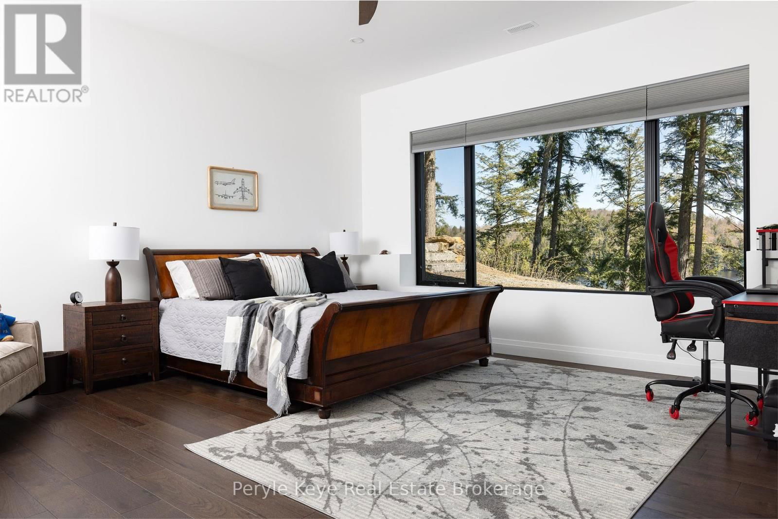 86 CLAREN CRESCENT Image 32