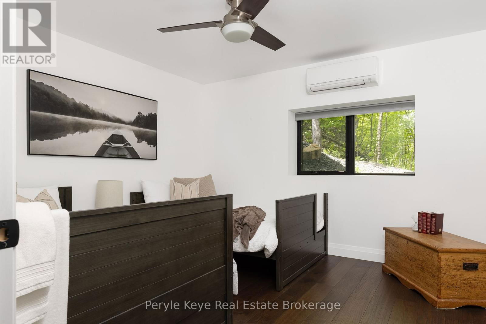 86 CLAREN CRESCENT Image 38