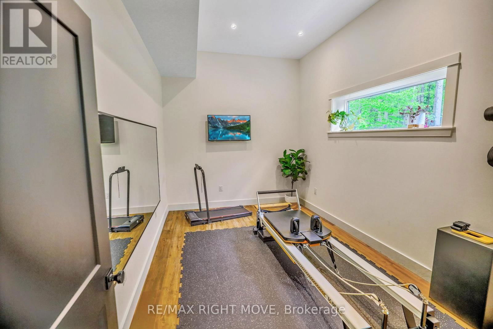 1025 DAVIS DRIVE Image 12