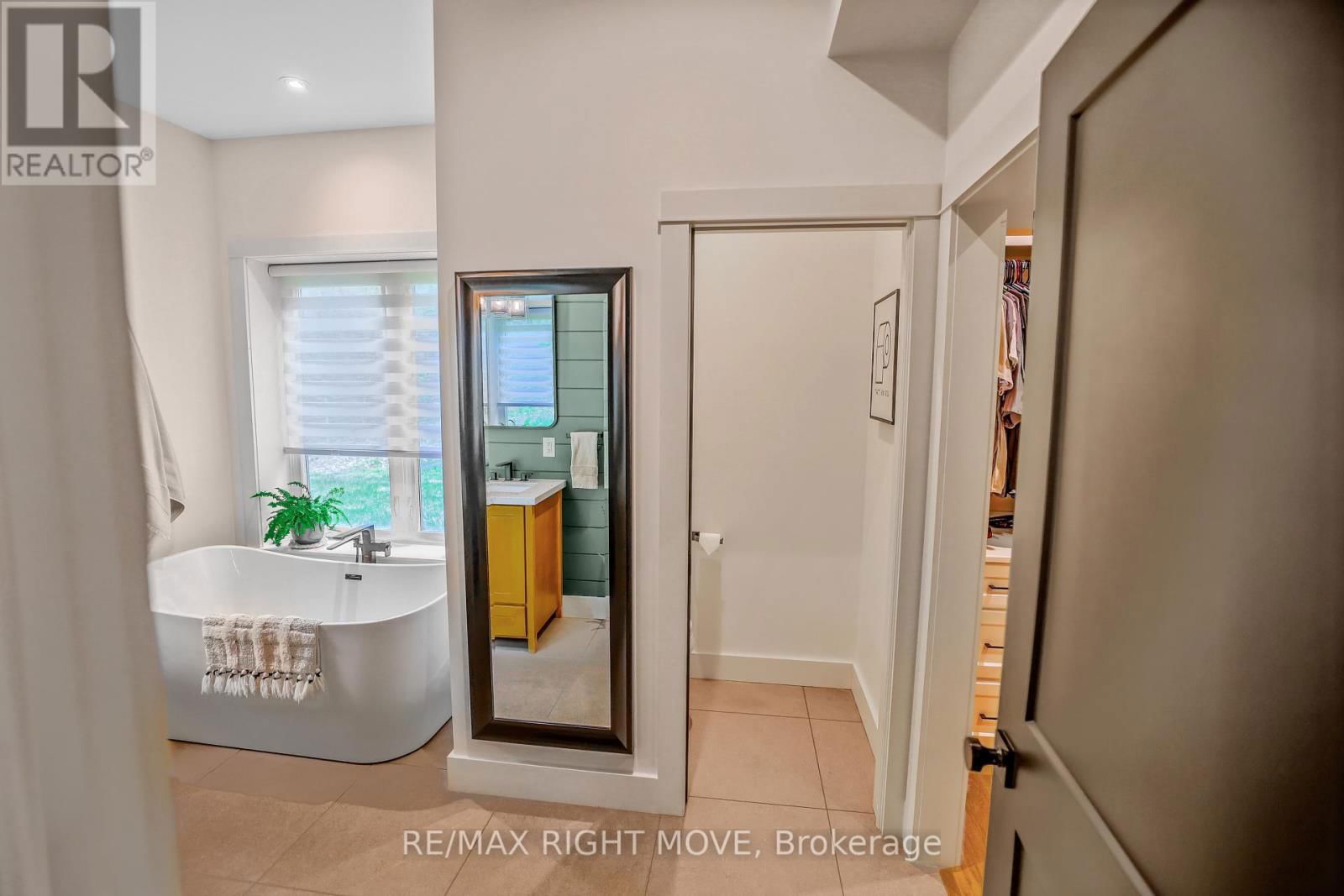 1025 DAVIS DRIVE Image 17