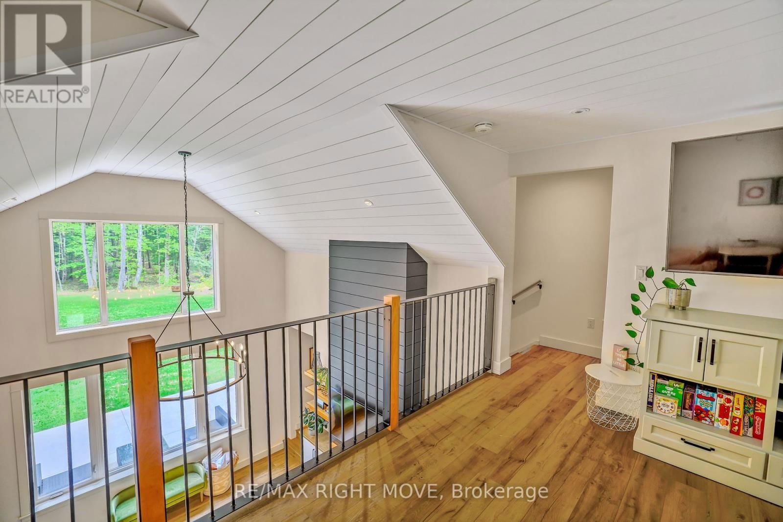 1025 DAVIS DRIVE Image 22