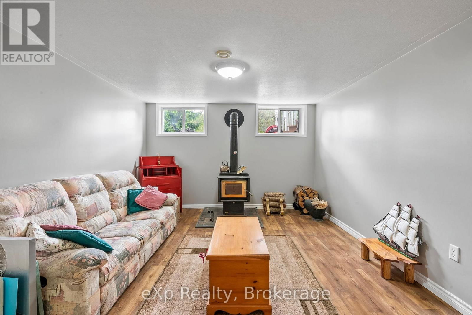 314839 HIGHWAY 6 Image 33