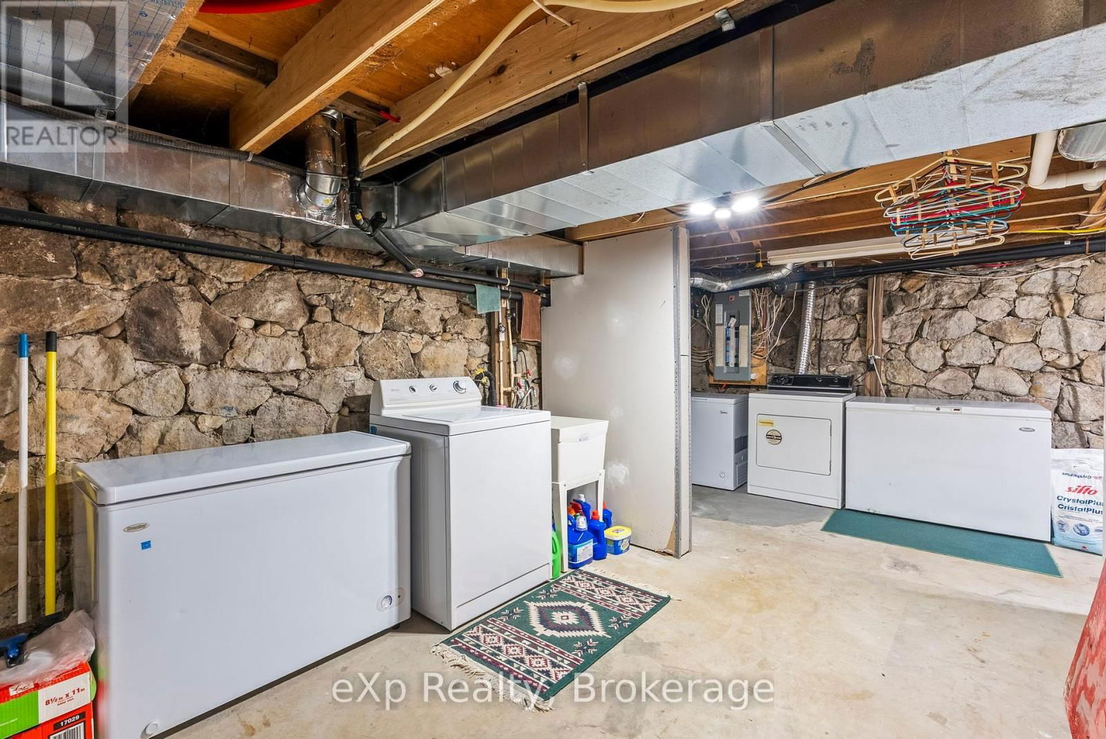314839 HIGHWAY 6 Image 36