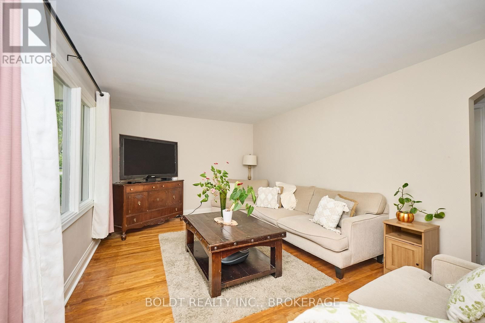 130 GADSBY AVENUE Image 12