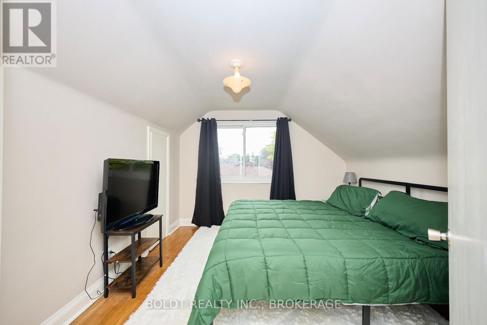 130 GADSBY AVENUE Image 17