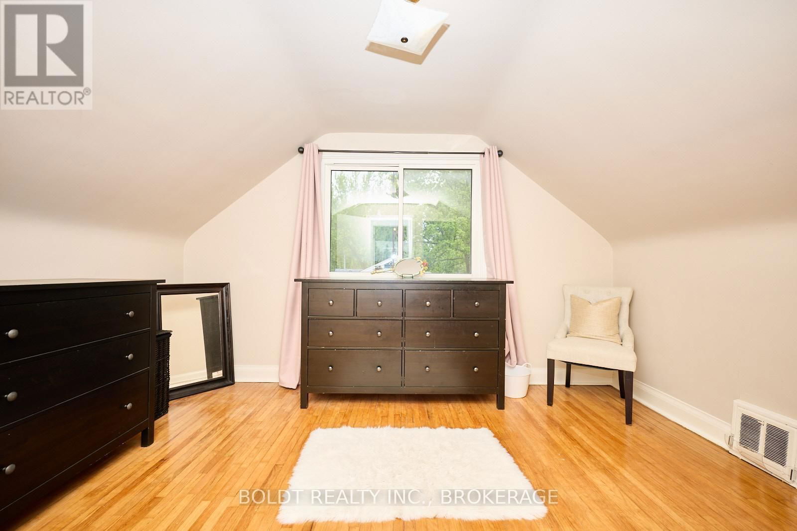 130 GADSBY AVENUE Image 19