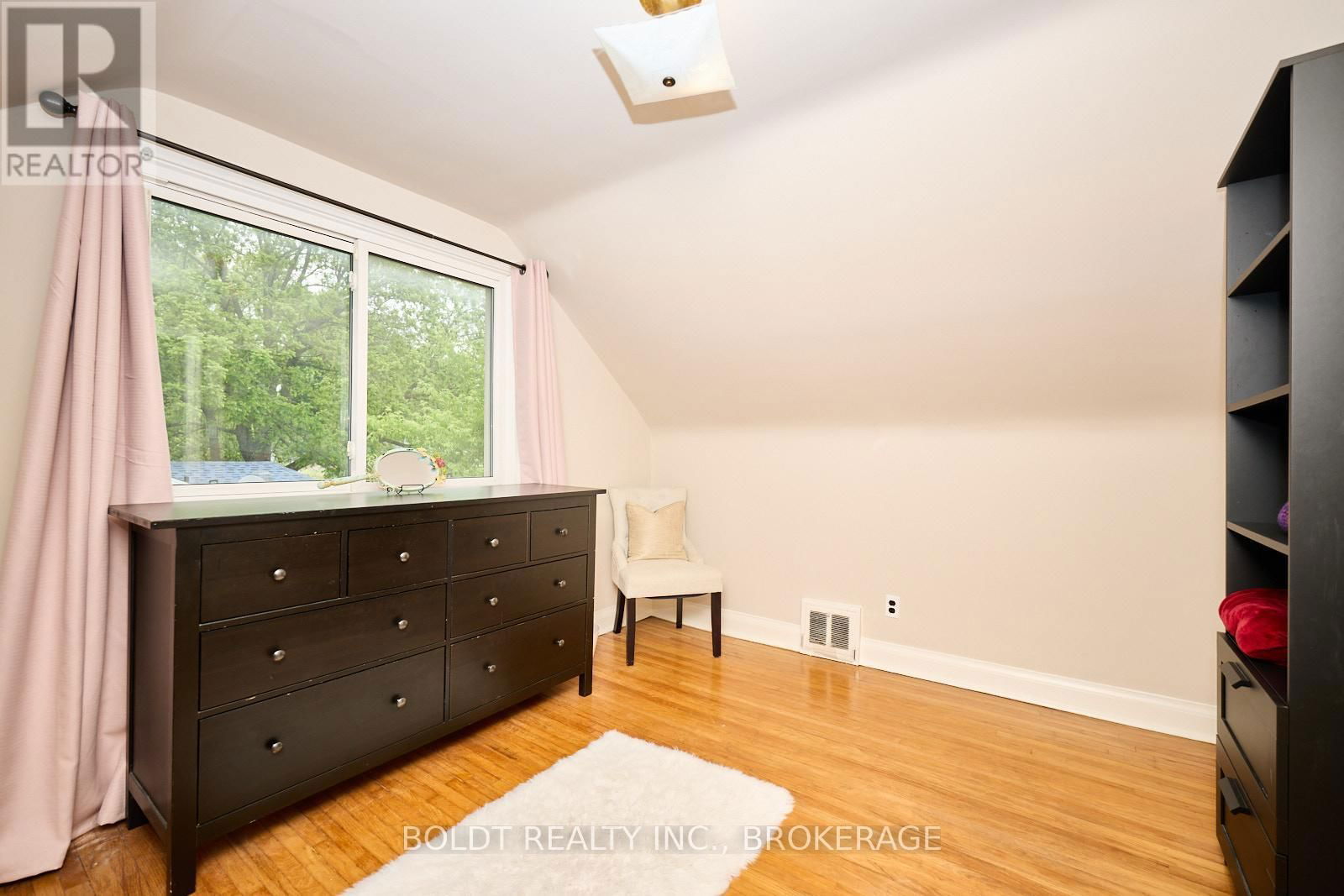 130 GADSBY AVENUE Image 21