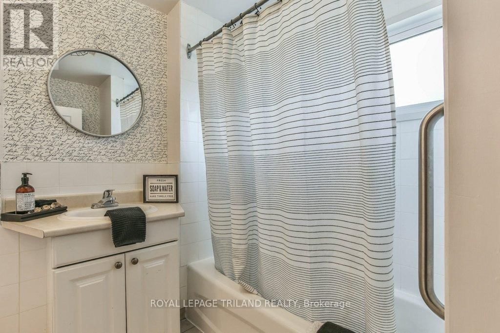 64 EAST STREET Image 34