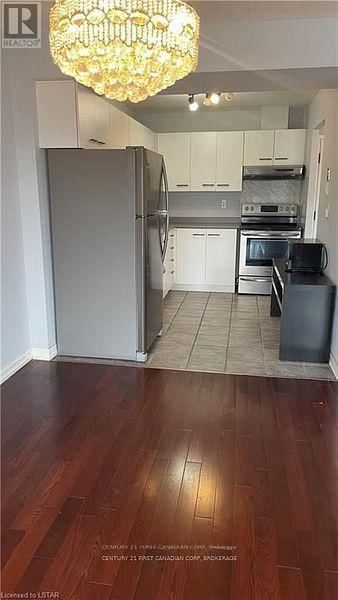 203 - 30 CHAPMAN COURT Image 10