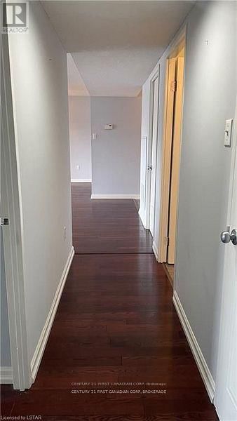 203 - 30 CHAPMAN COURT Image 12