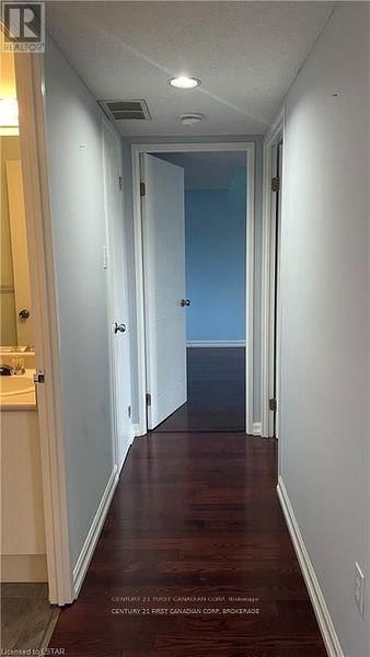 203 - 30 CHAPMAN COURT Image 14