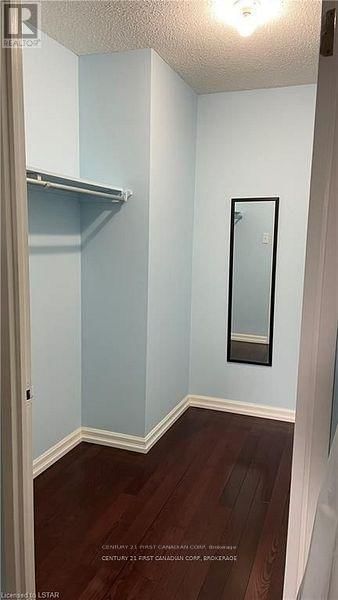 203 - 30 CHAPMAN COURT Image 17