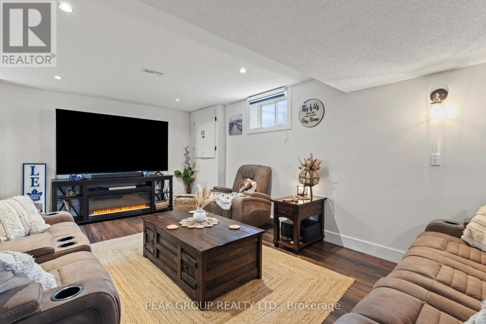 427 TRILLIUM AVENUE Image 32