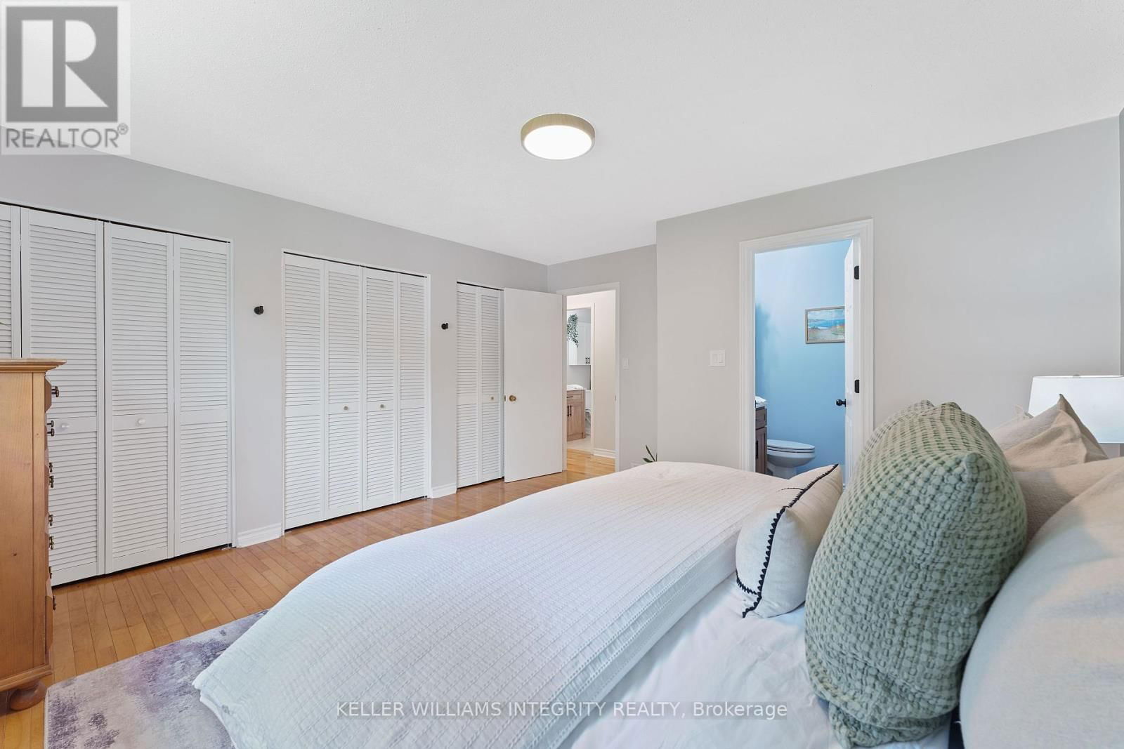 165 MAUDE STREET Image 11