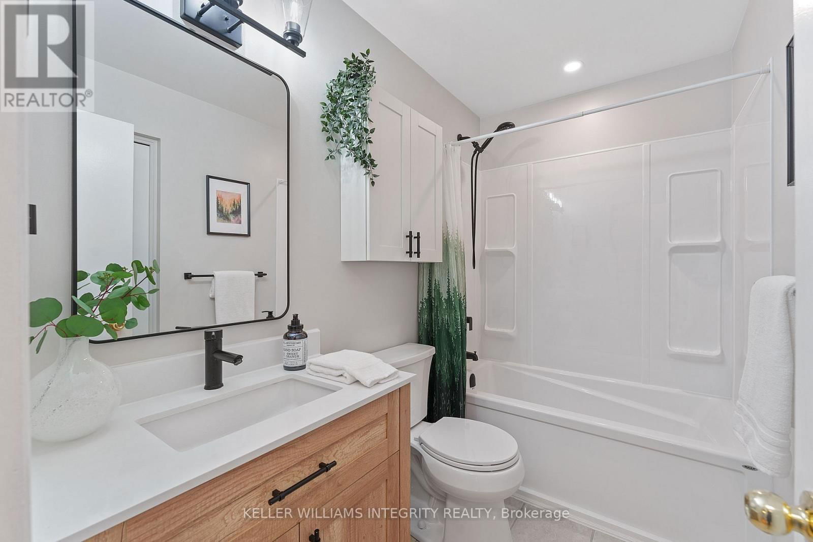 165 MAUDE STREET Image 16