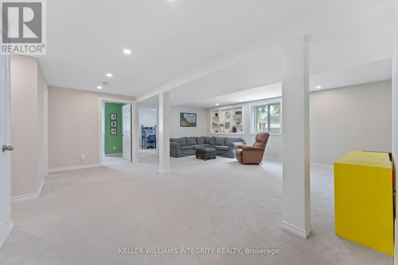 165 MAUDE STREET Image 17