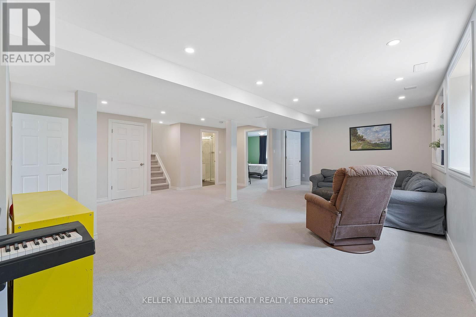 165 MAUDE STREET Image 18
