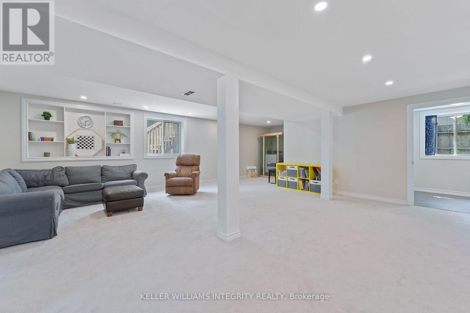 165 MAUDE STREET Image 19