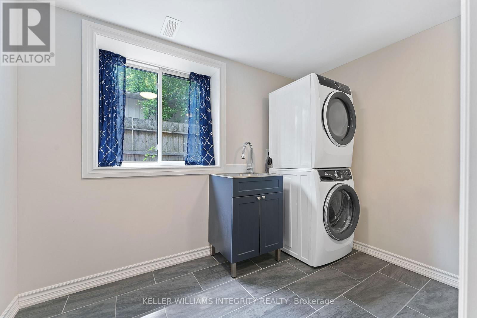 165 MAUDE STREET Image 23