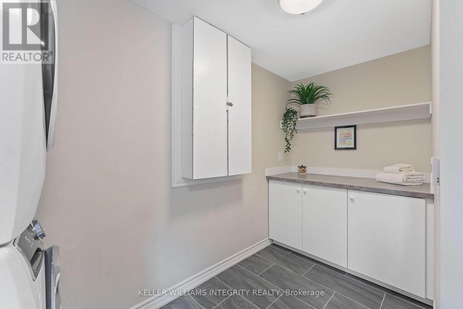 165 MAUDE STREET Image 24