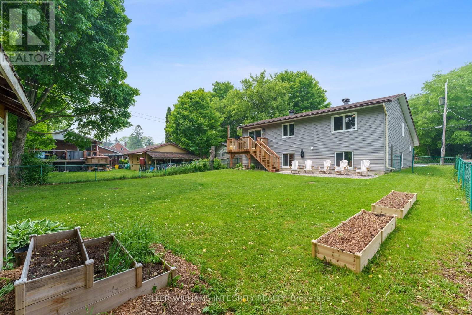 165 MAUDE STREET Image 26